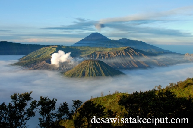 Gunung Bromo: Pesona Alam dan Budaya