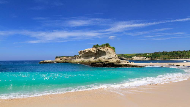 Pesona Samudra Klayar: Keindahan Pantai Eksotis di Pacitan